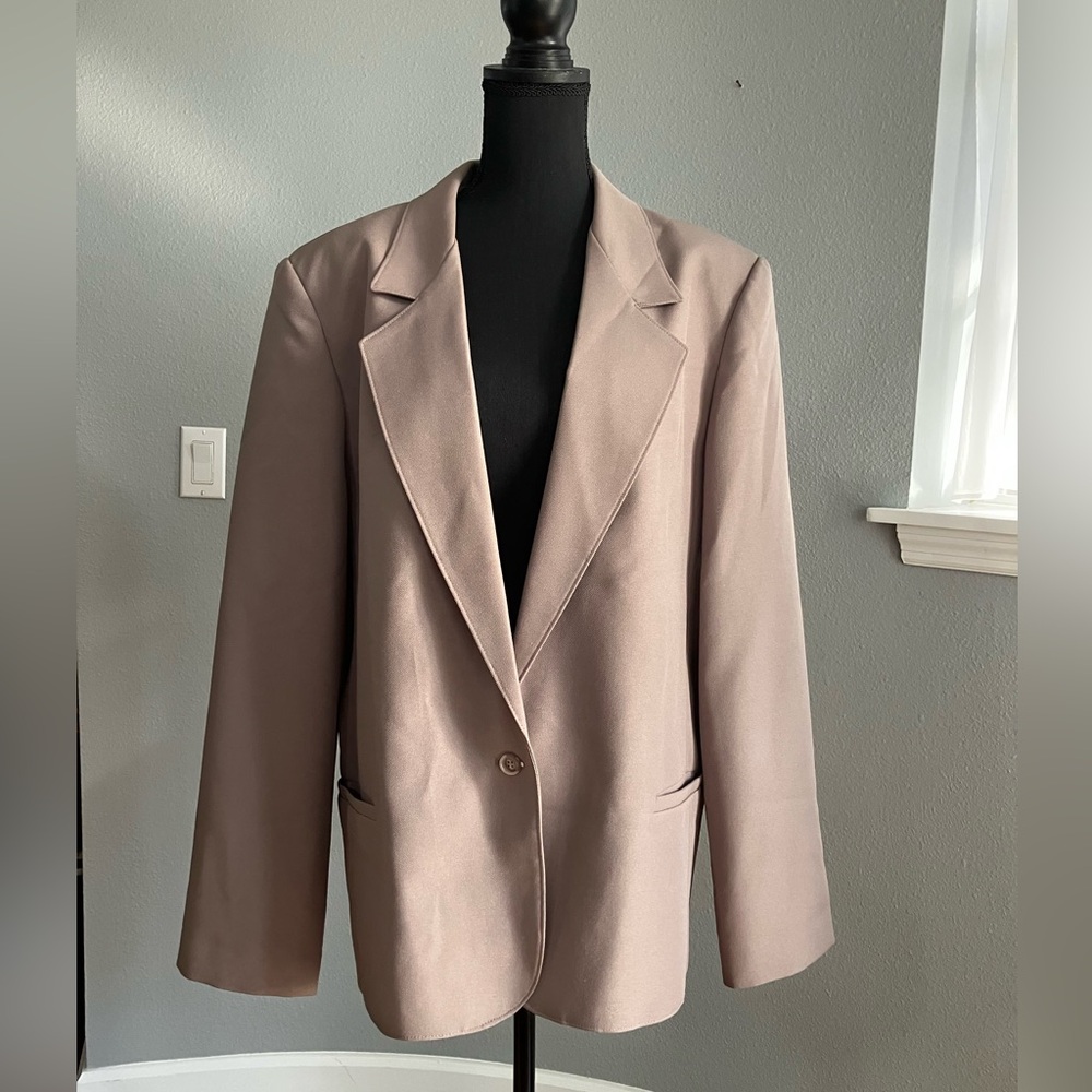Carriage Court Fit Women's Beige Blazer vintage size 22 fits sizes 16-18
